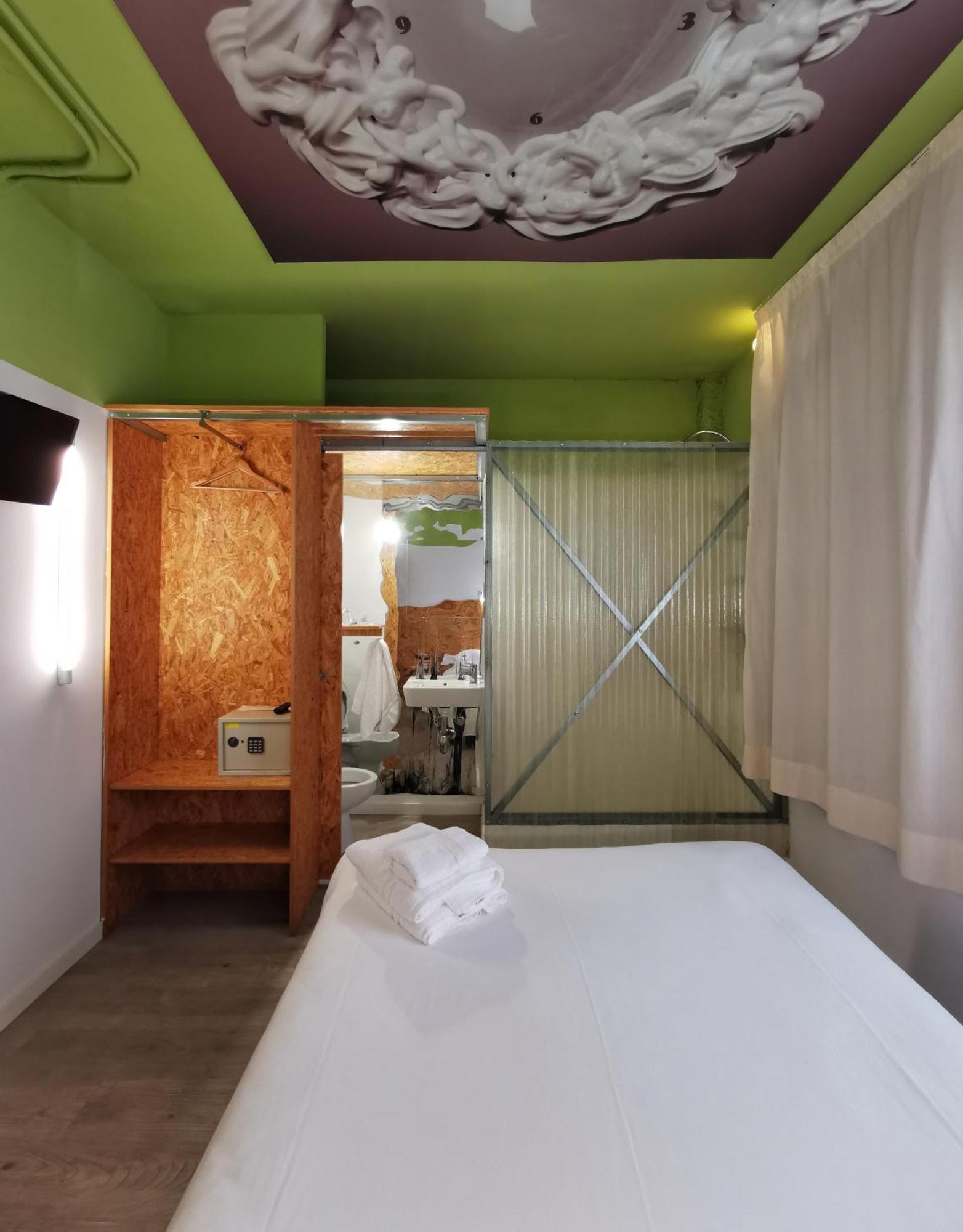 Twin Room Private Bathroom