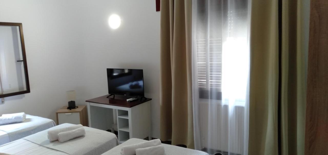 Basic Triple Room