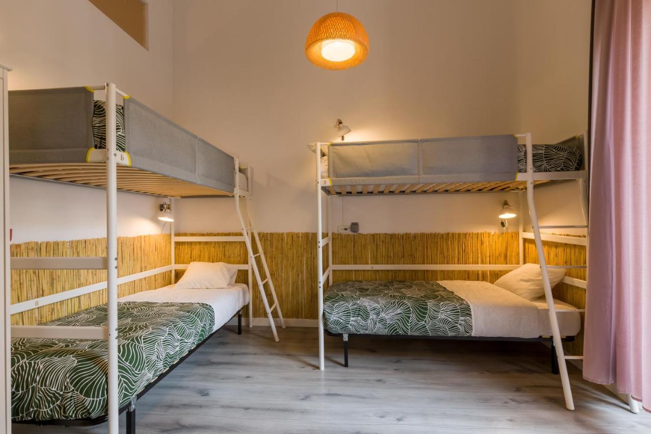 Bed 6-Bed Dormitory Room