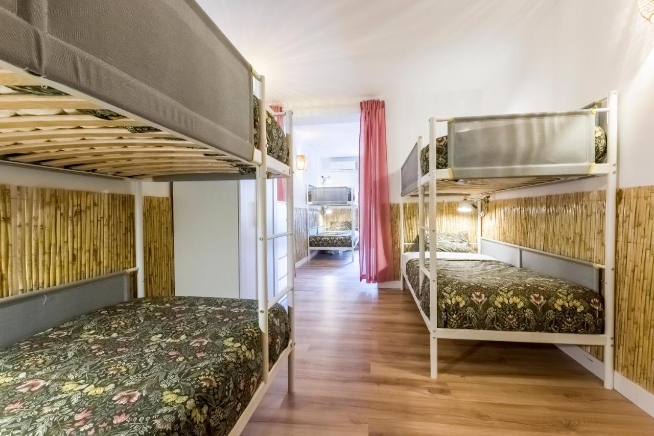 Single Bed 10-Bed Dormitory Room