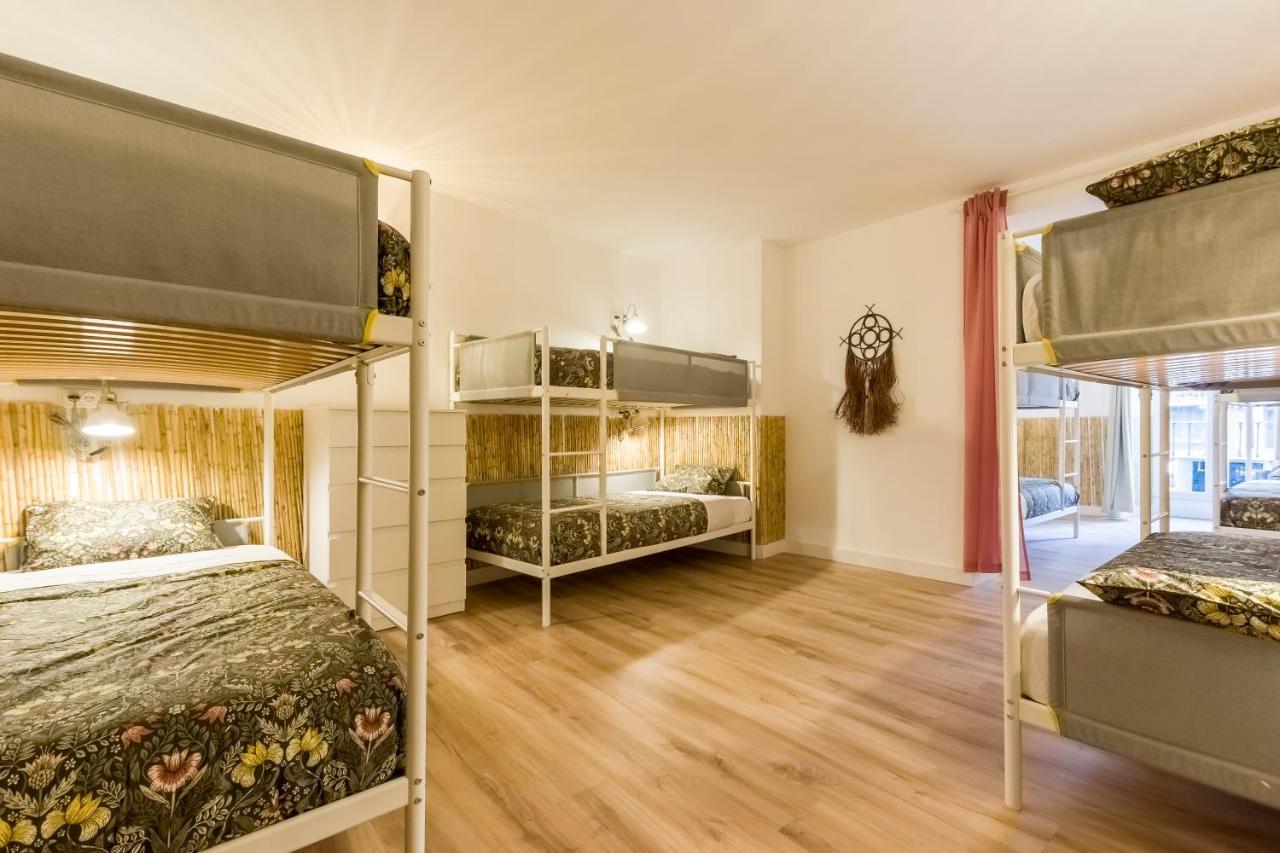 Single Bed 10-Bed Dormitory Room