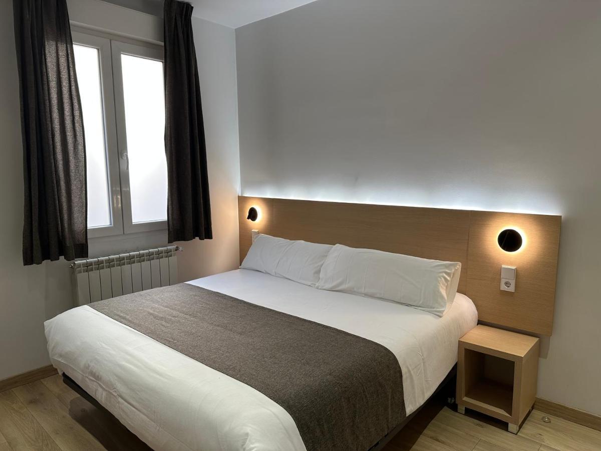 Double Room with Balcony,1387536761:JPEG