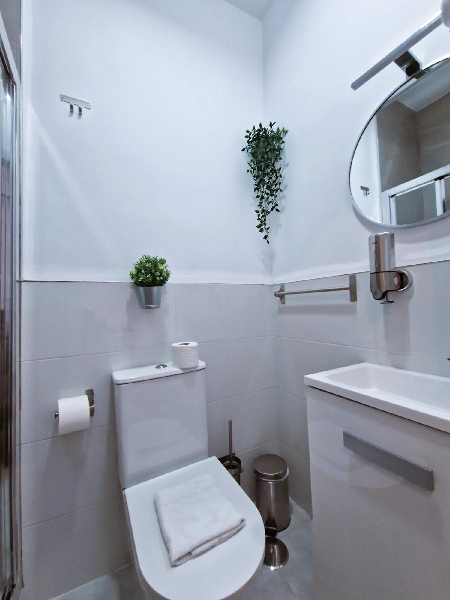 Single Room Private Bathroom