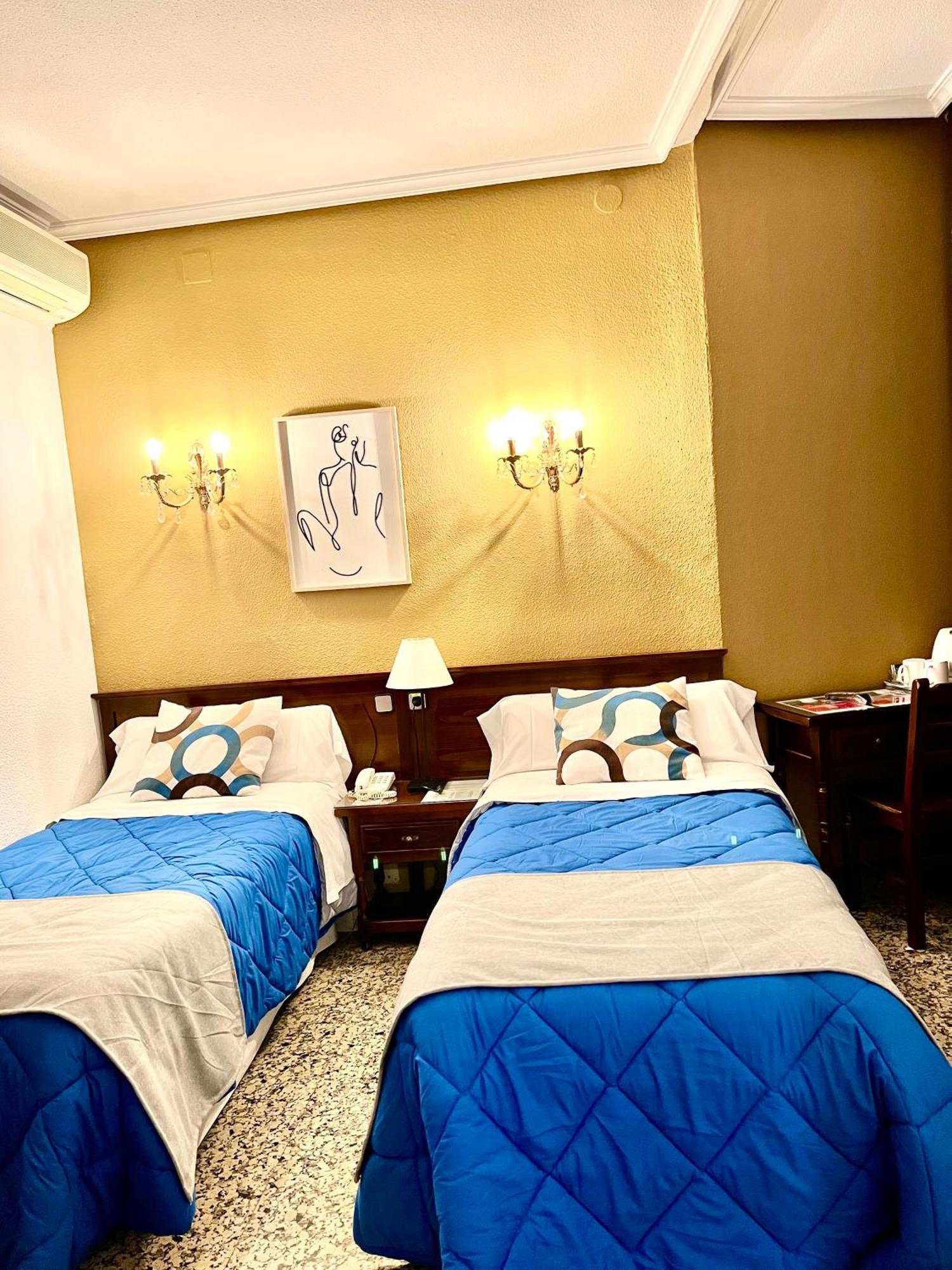 Twin Room Private Bathroom