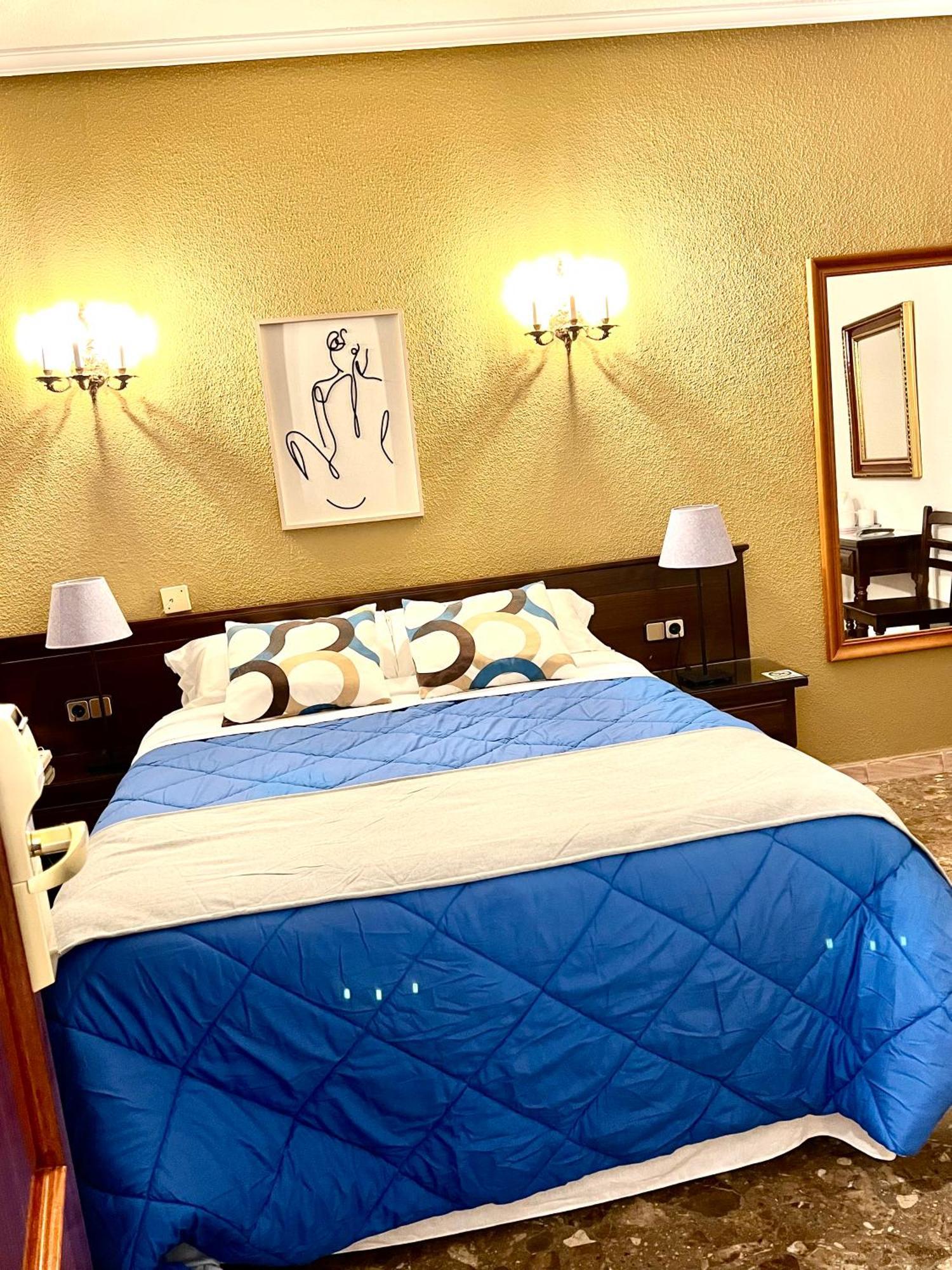 Standard Queen Room