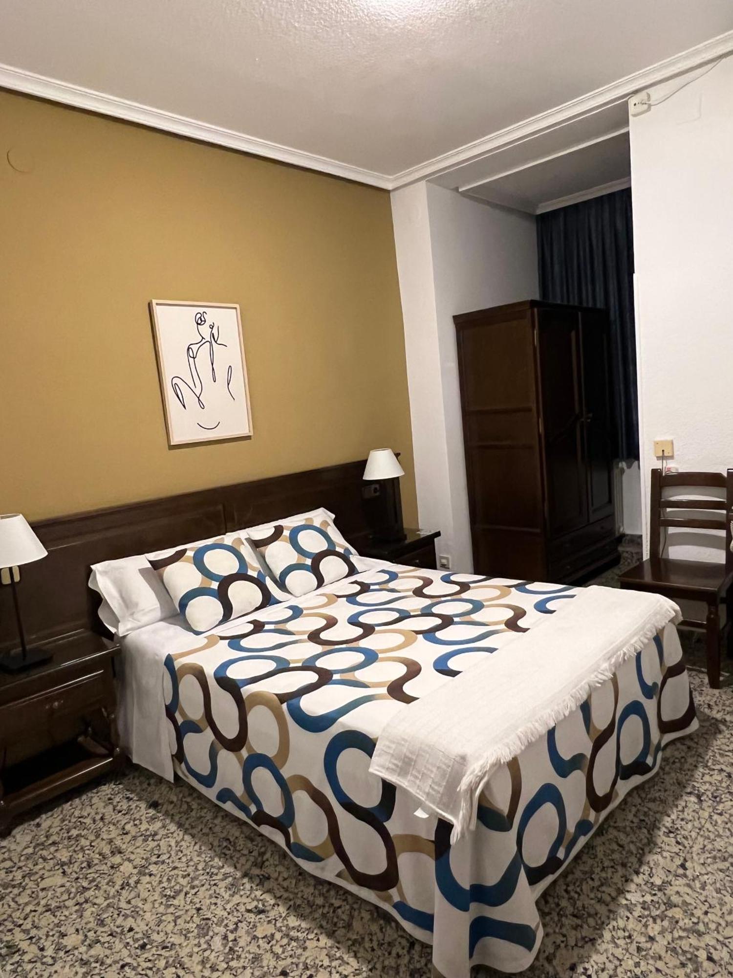 Standard Queen Room