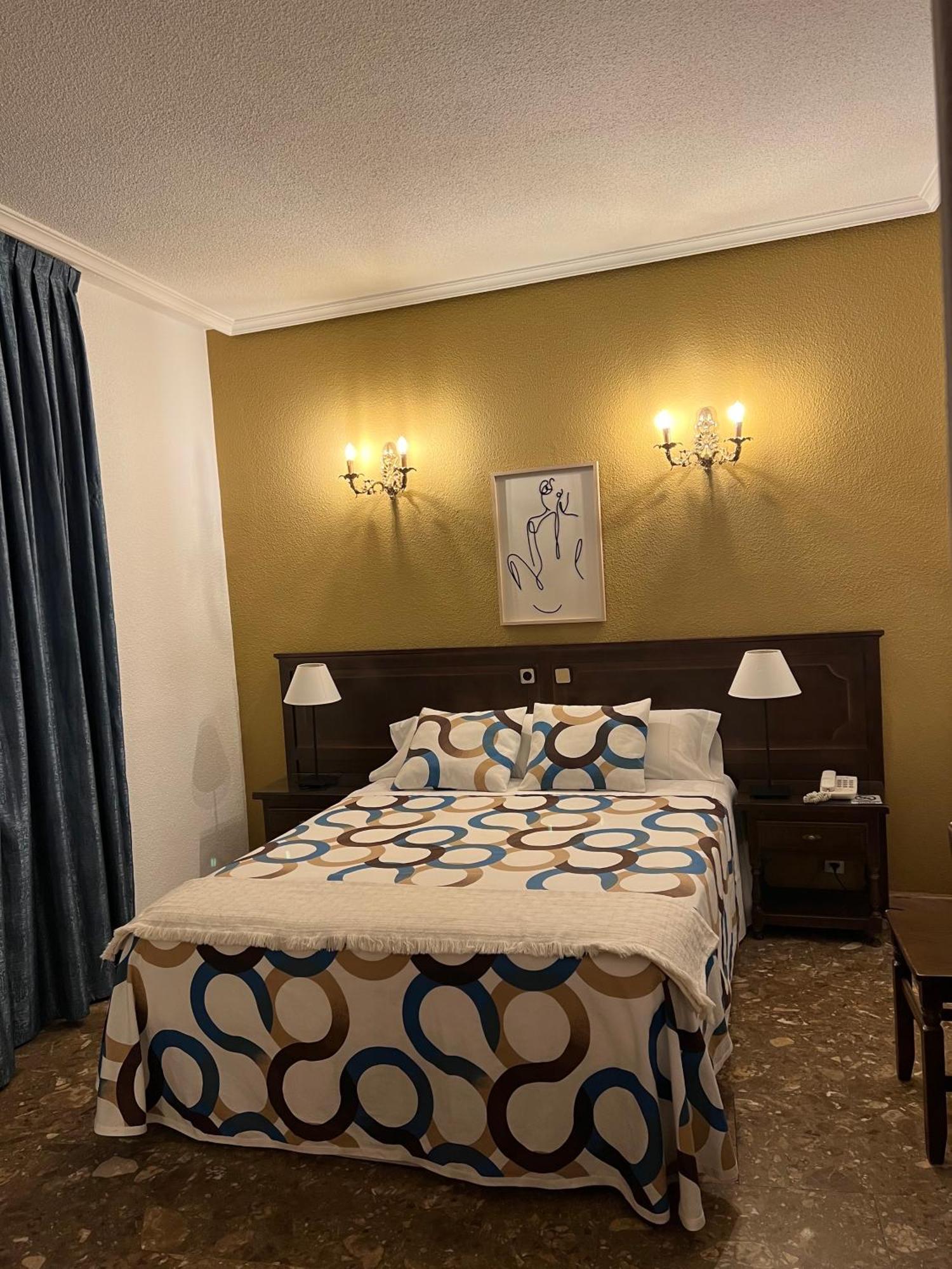 Standard Queen Room