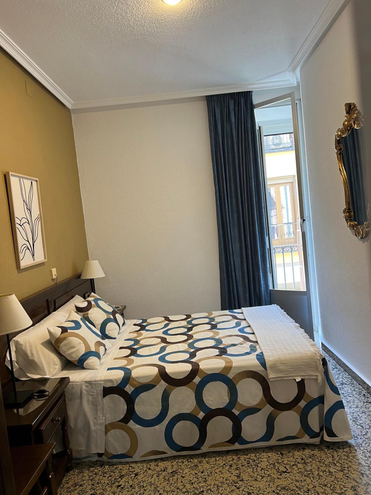 Standard Queen Room