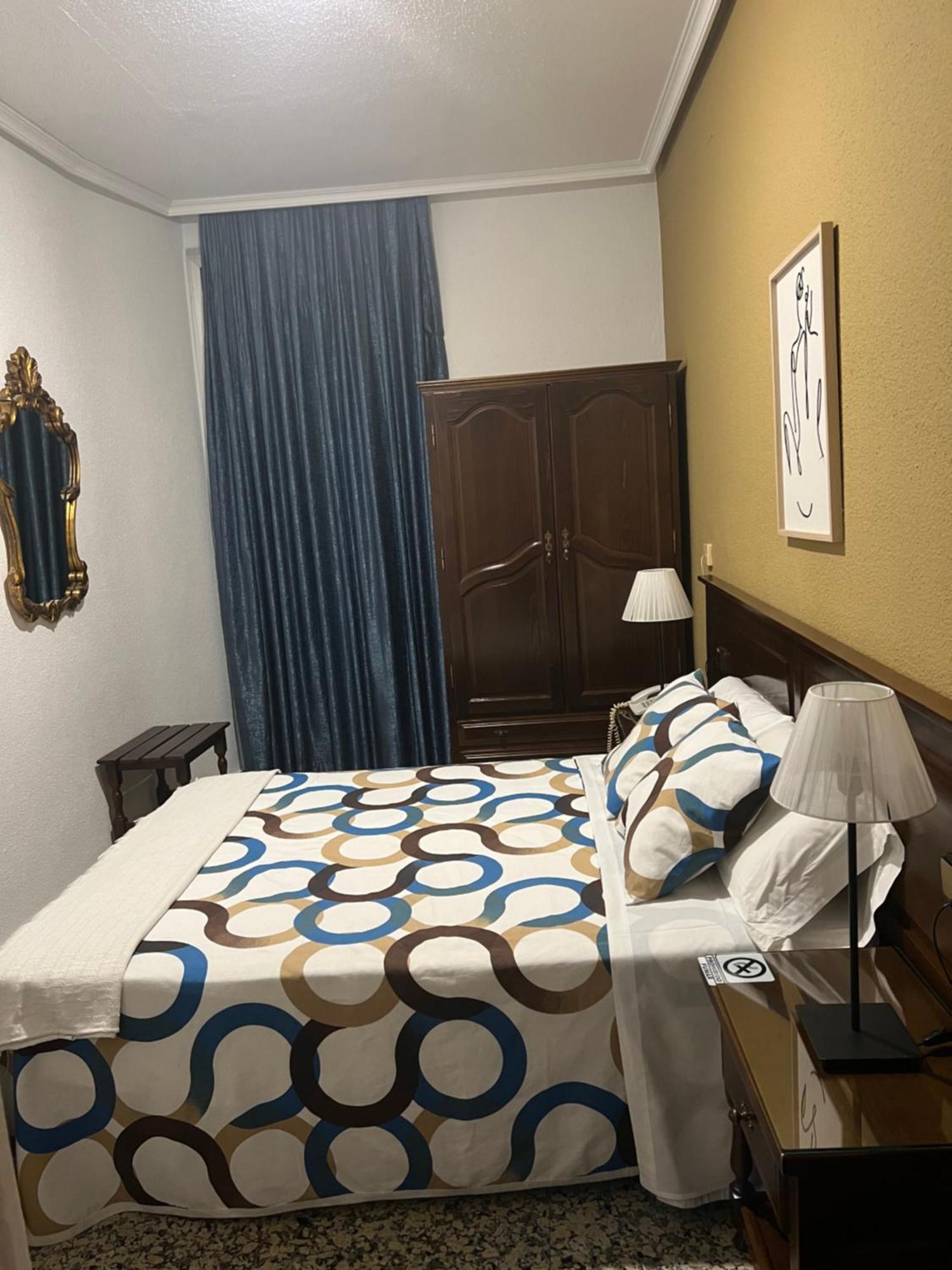 Standard Queen Room