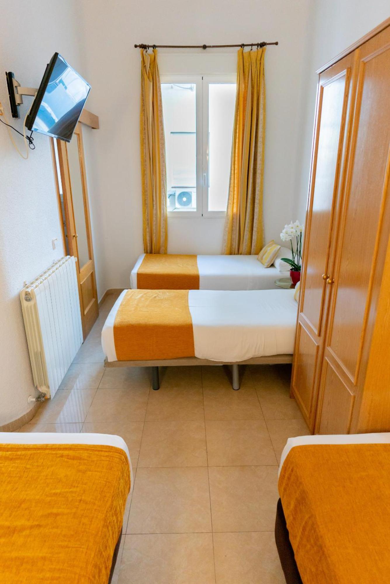 Quadruple Room Private Bathroom