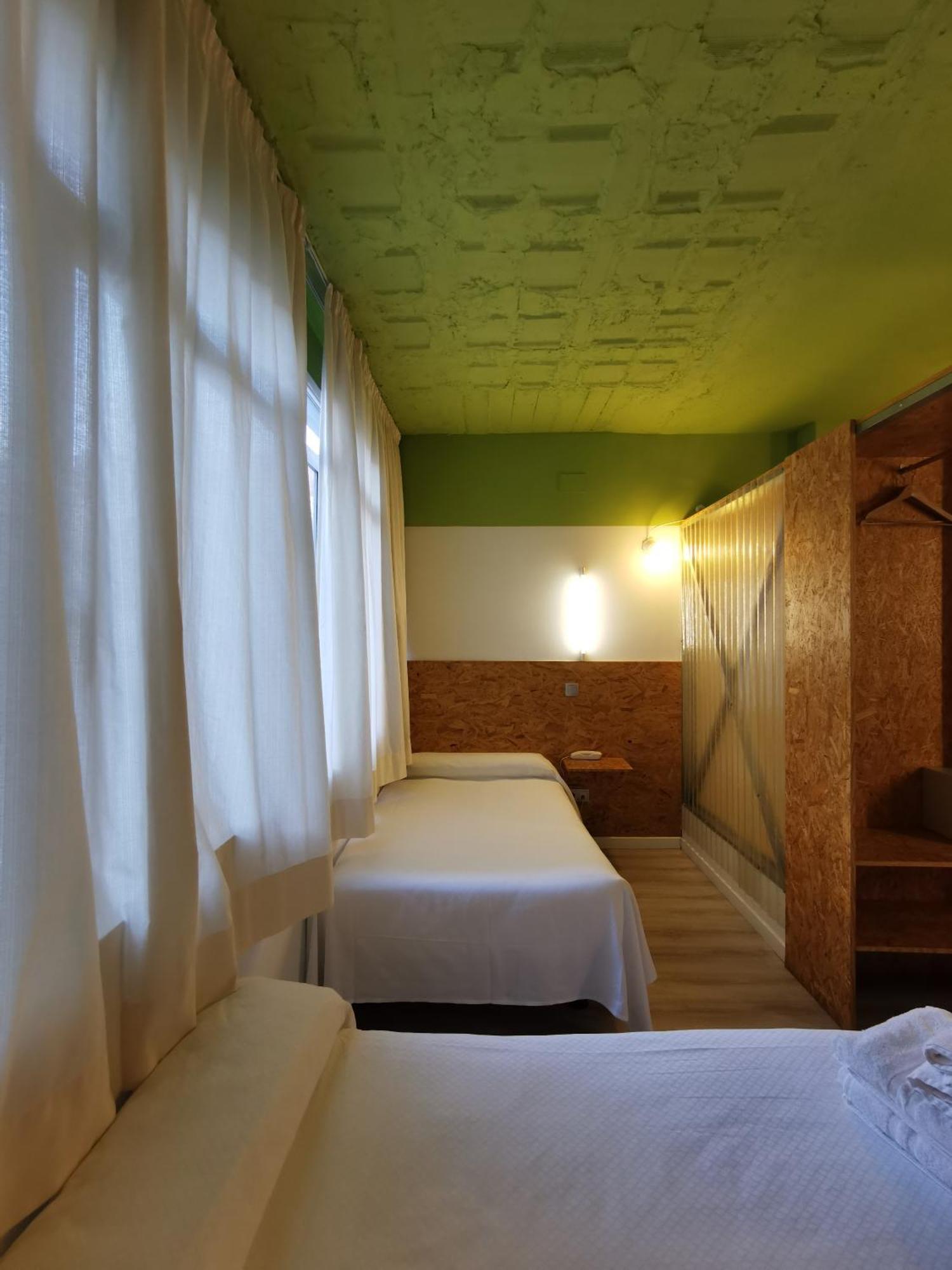 Twin Room Private Bathroom