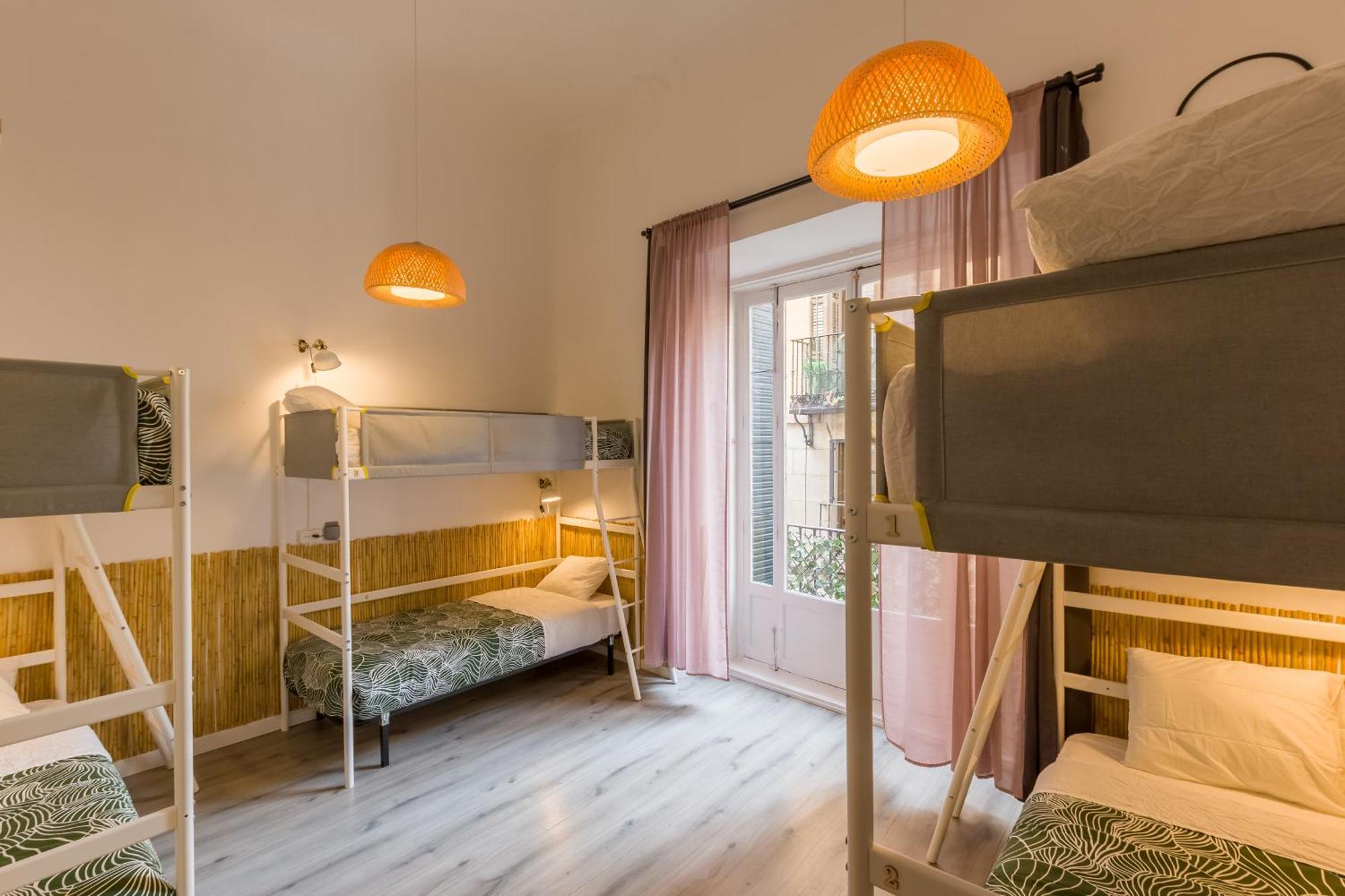 Bed 6-Bed Dormitory Room