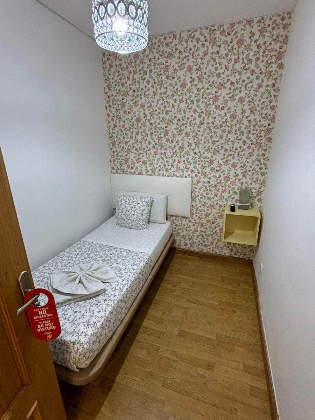 Habitación Individual Económica con baño compartido