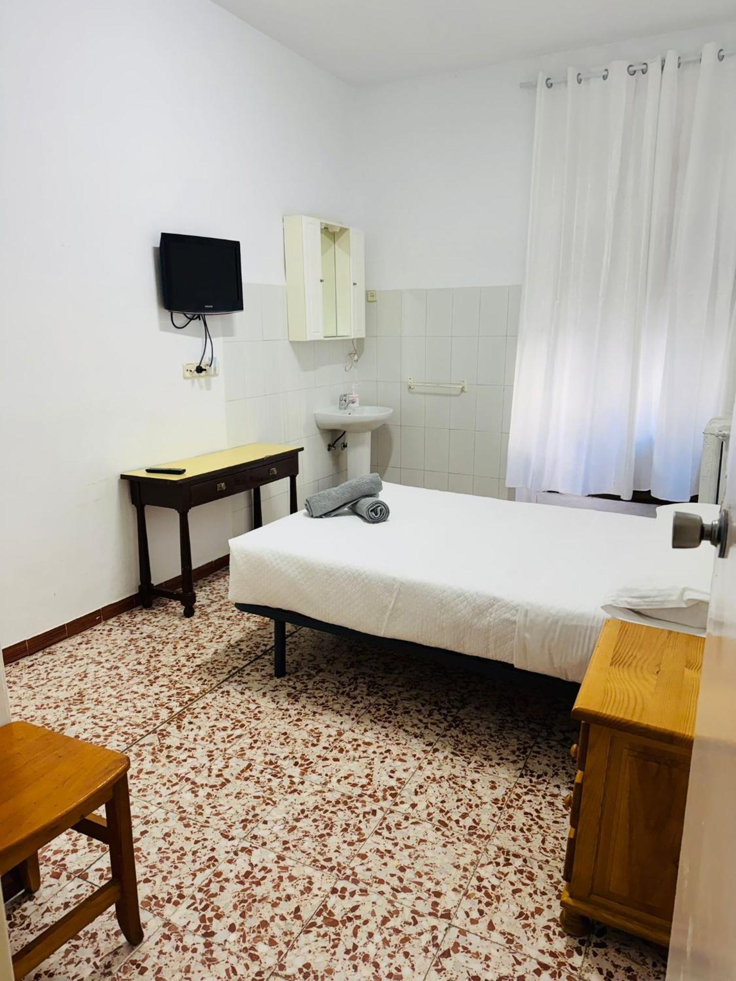 Double or Twin Room with Shared Bathroom,1645654196:JPEG