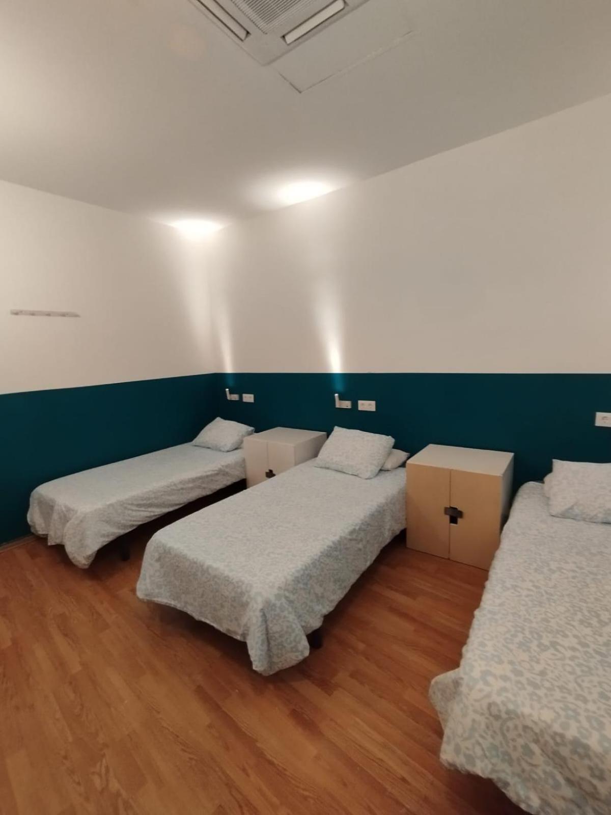 Single Bed Mixed Dormitory Room,1698072265:JPEG