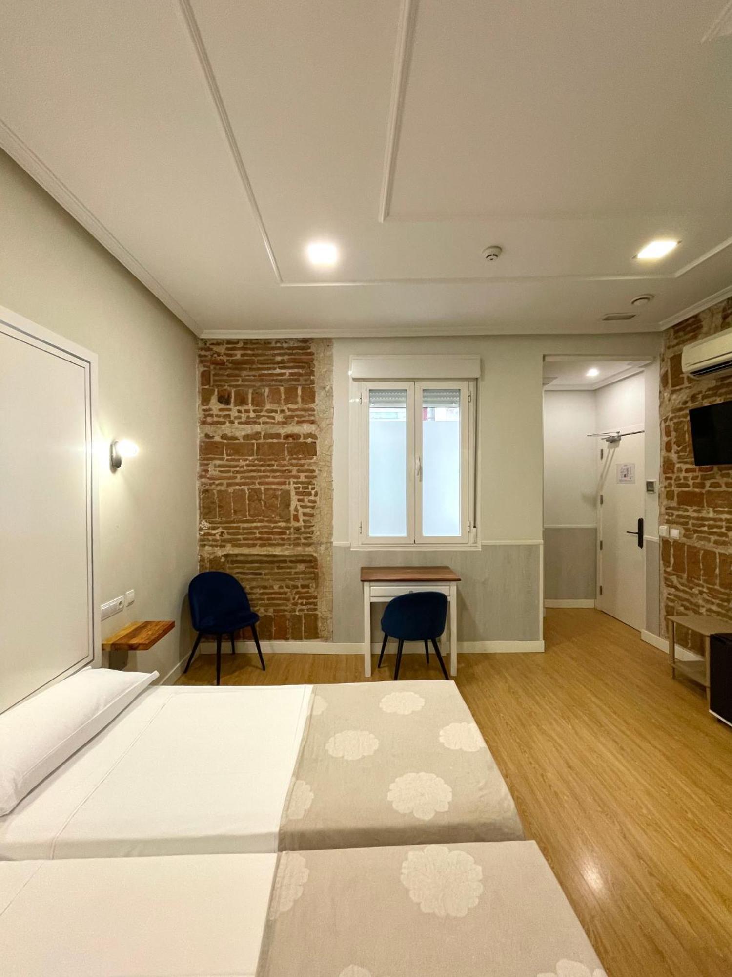 Twin Room Private Bathroom