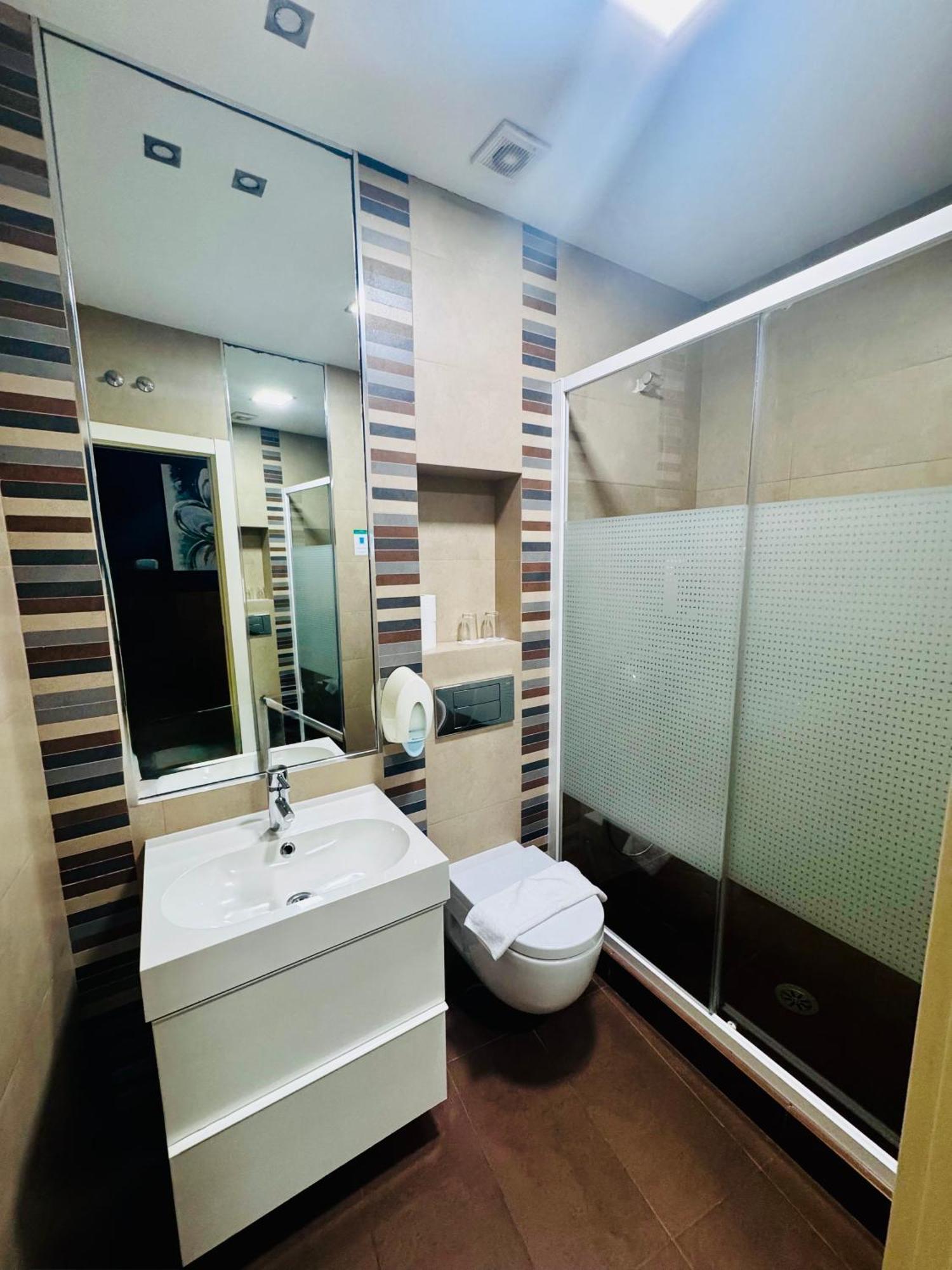 Twin Room,1699054358:JPEG