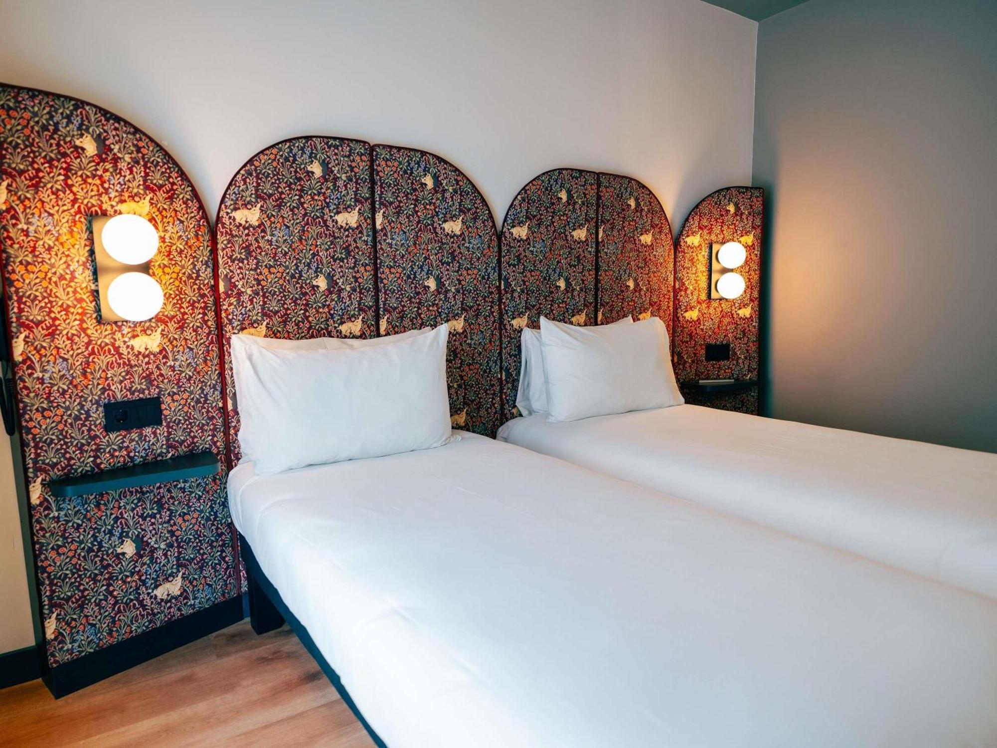 Standard room 2 single beds