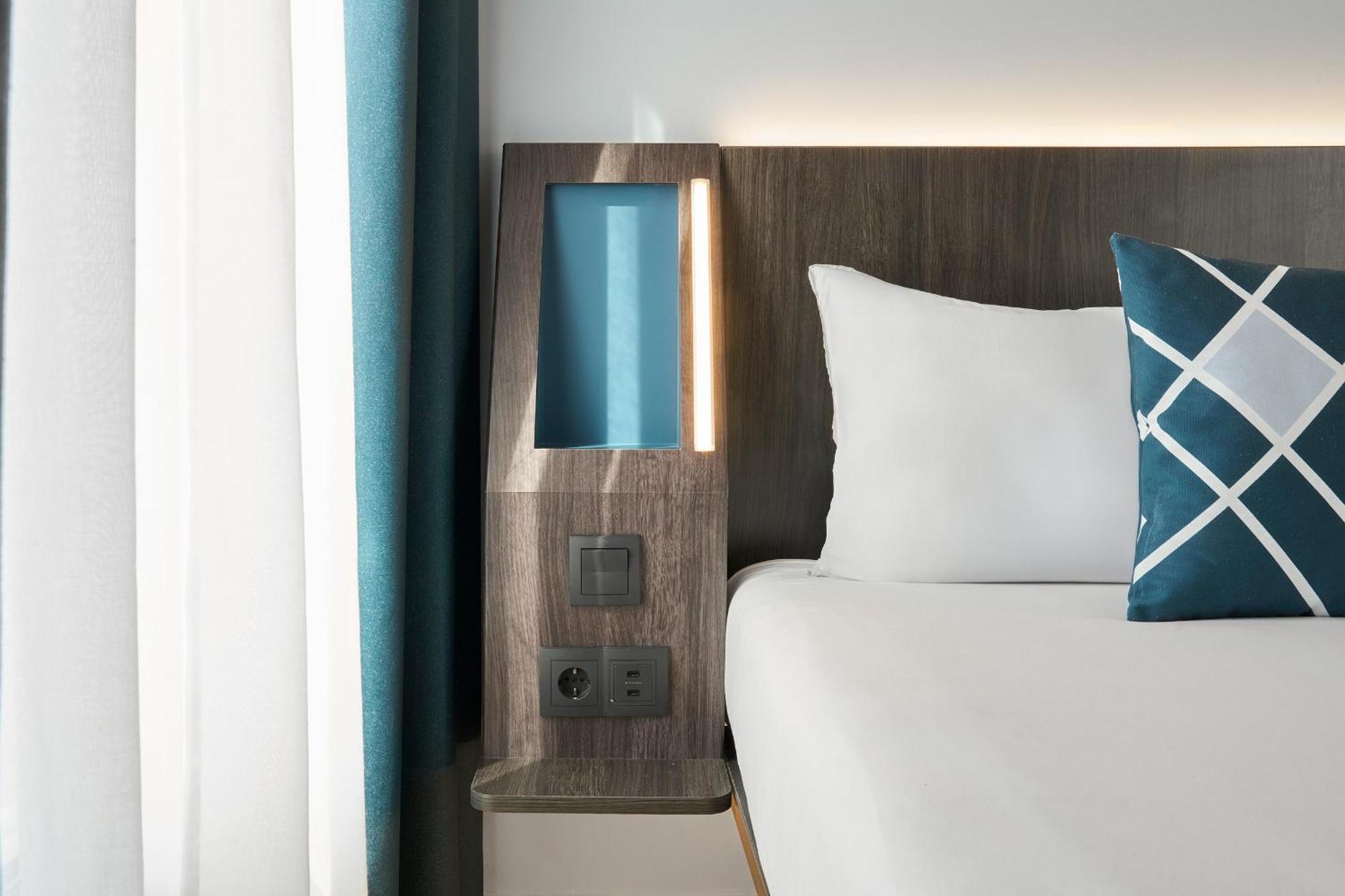Standard Double Room One Queen Bed
