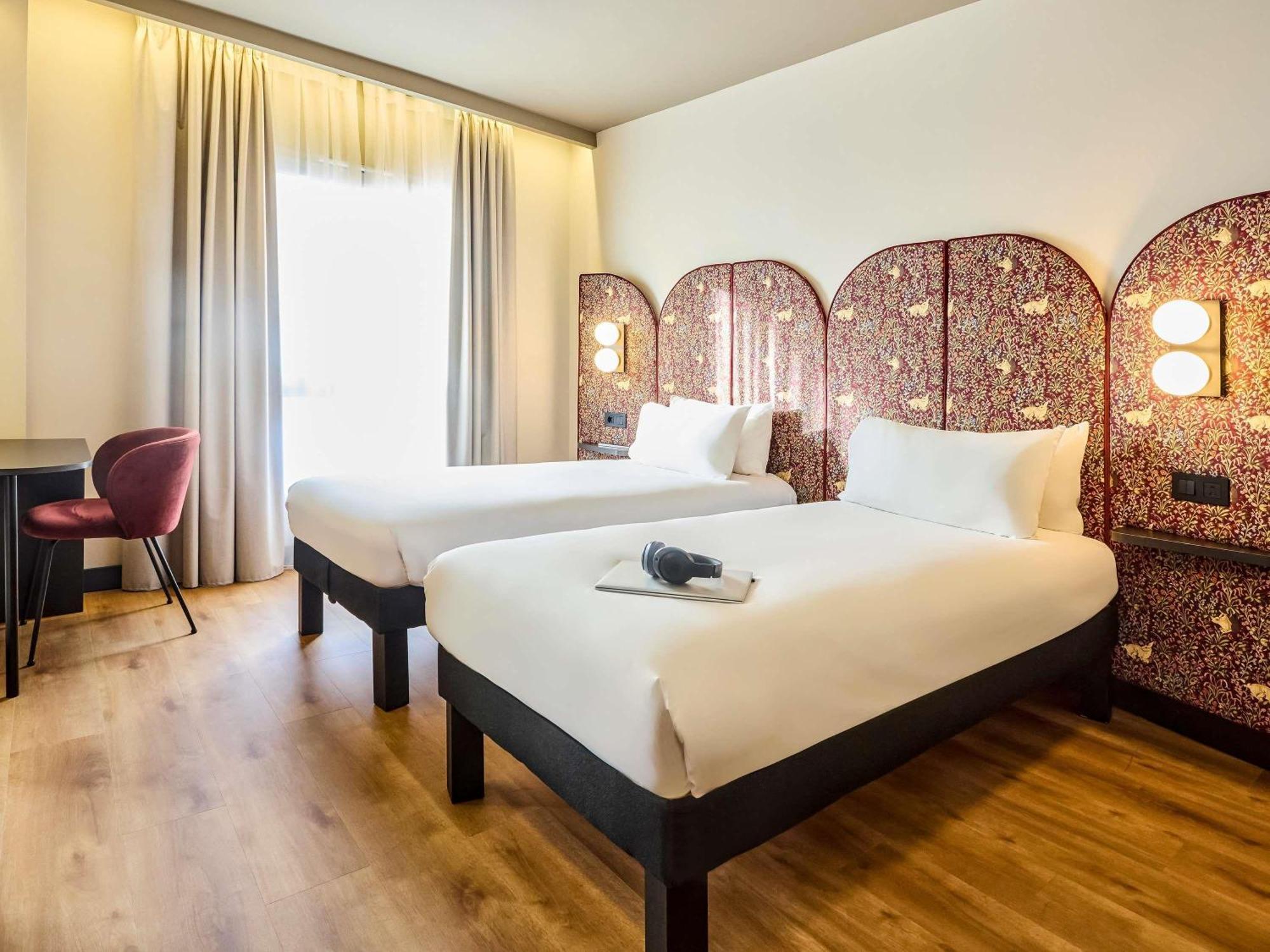 Standard room 2 single beds