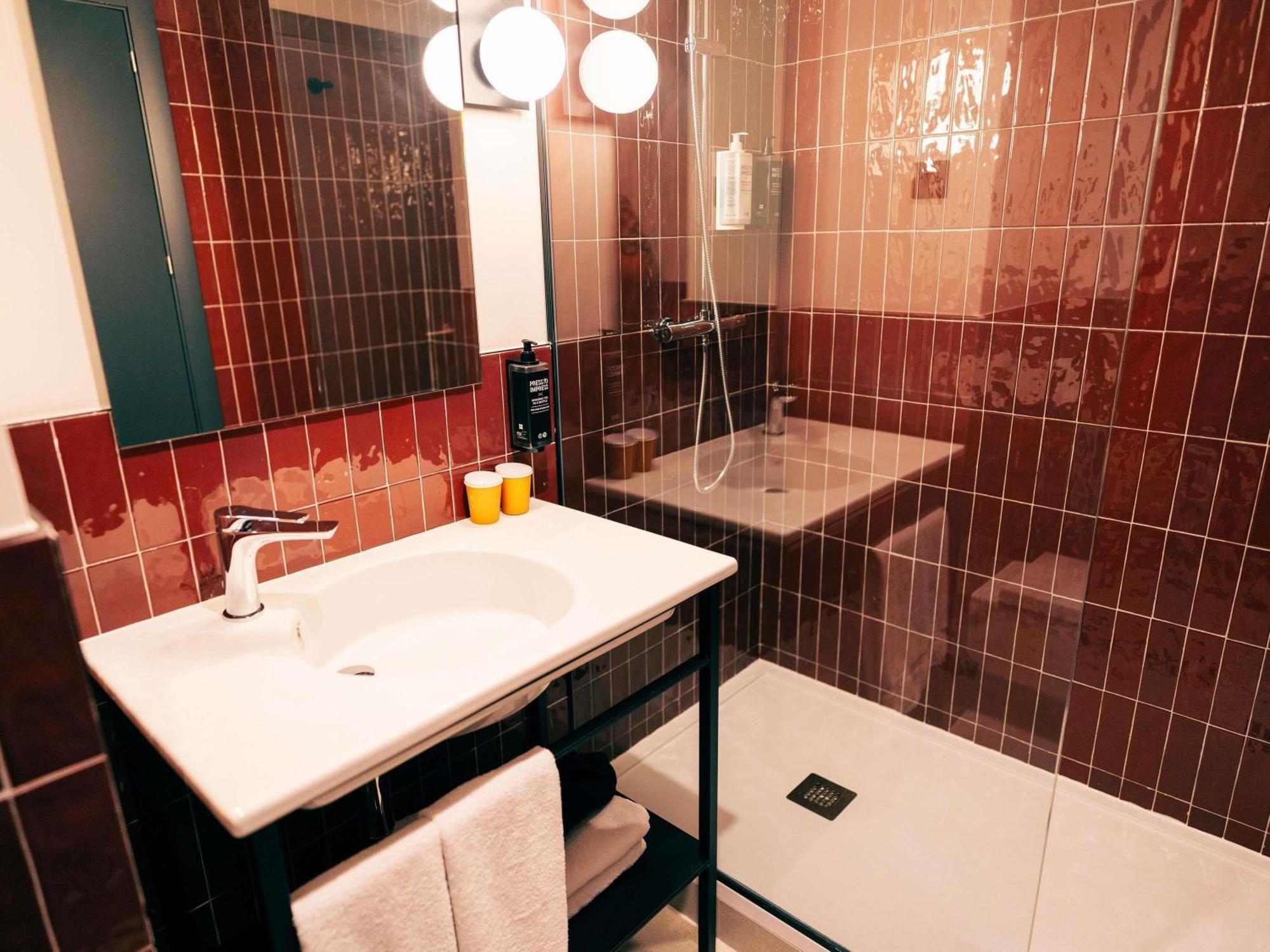Standard room 2 single beds