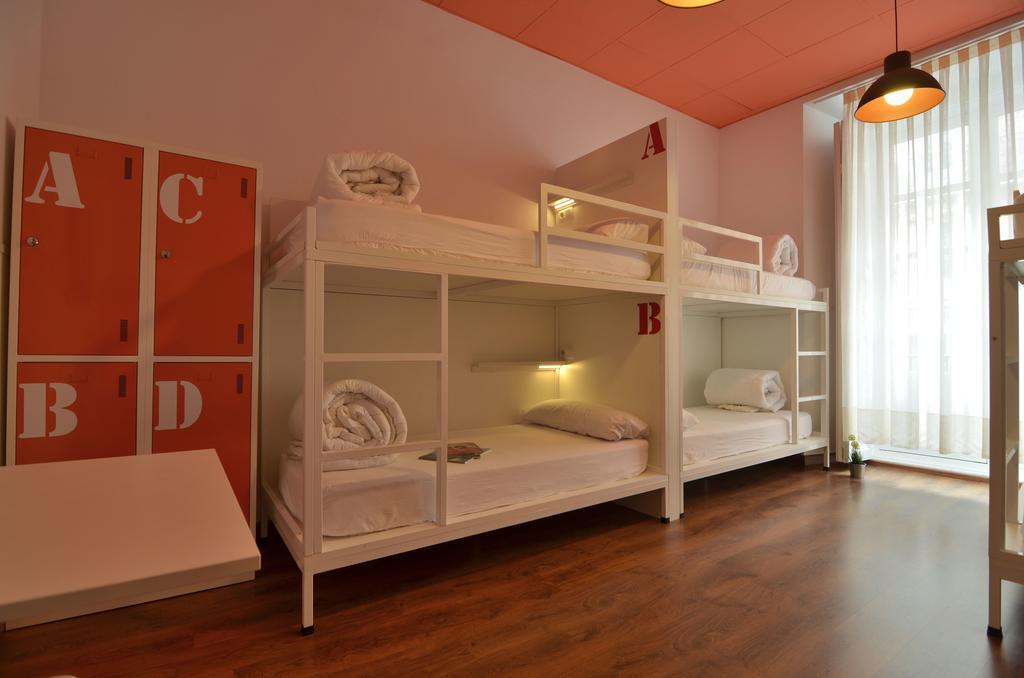 Cama en habitación compartida mixta de 6 camas
