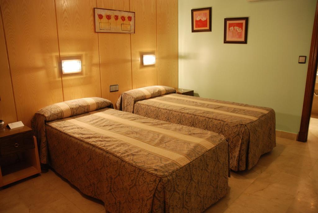 Twin Room Bathroom