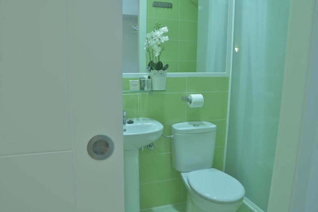 Double Room with Balcony,37750555:JPEG