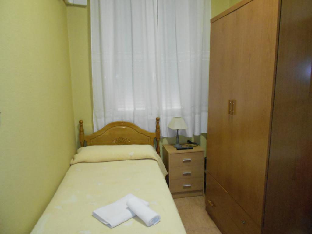 Habitación individual con aseo compartido