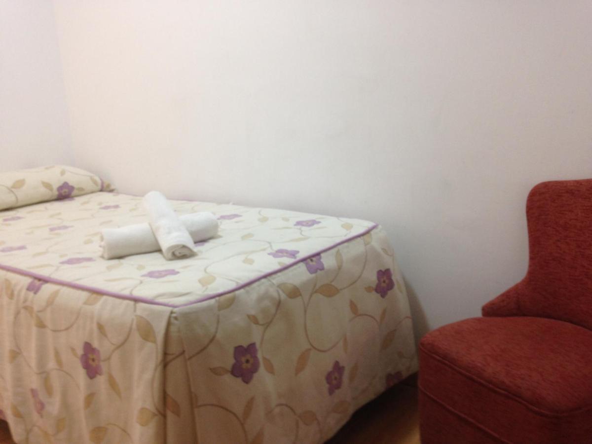 Habitación individual básica con baño compartido