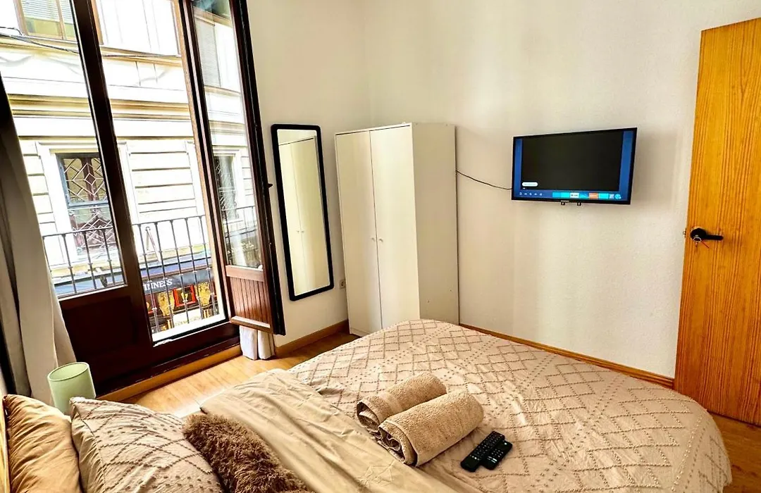 Madrid Room Sol Center-1