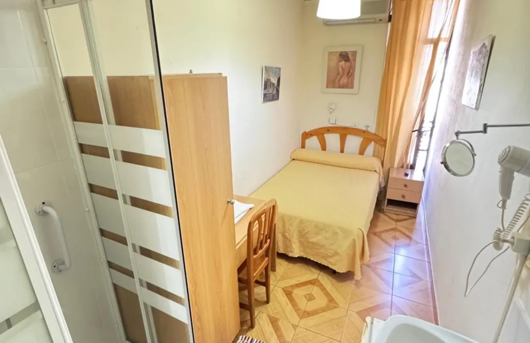 Hostal Fuentesol-1