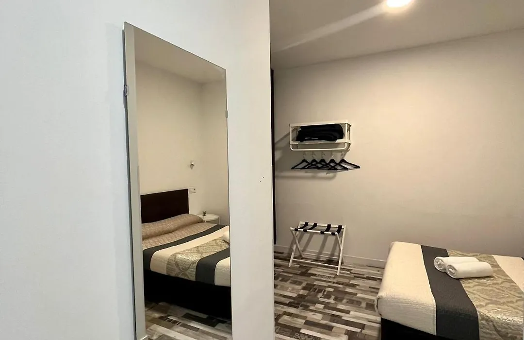 Hostal Andrea Granvia-1