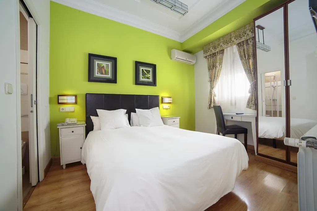 Hostal Adria Santa Ana-1