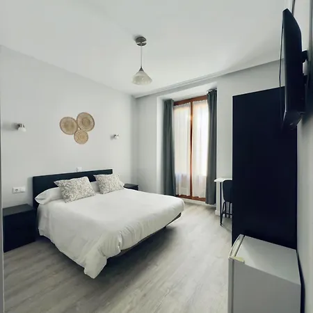 Hostal Conde De Alba-3