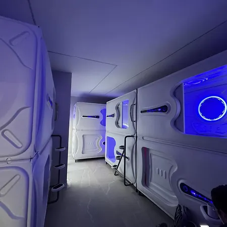 Hostel Space Capsule-2