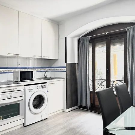 Apartamentos Day Madrid VALVERDE Centro Gran Via Sol Malasaña-3