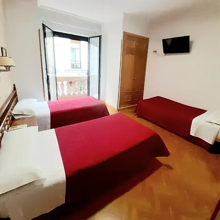 Hostal Biarritz-3