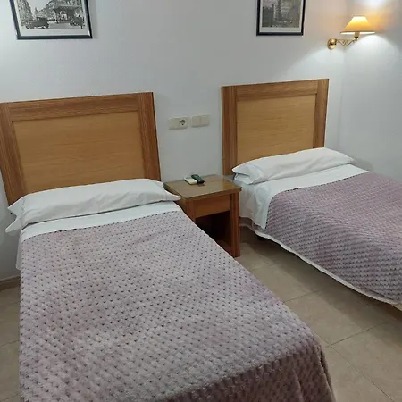 Hostal Rivera Atocha 79-3