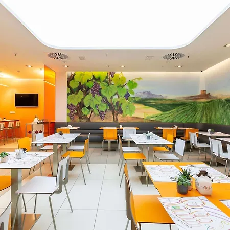 Ibis Styles Madrid Prado-2