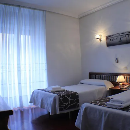 Hostal Esmeralda-3