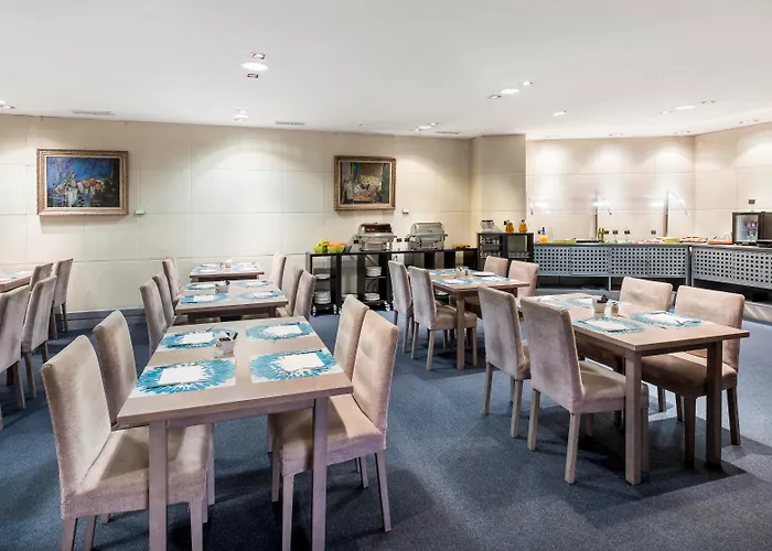 Hoteles Baratos MadridInn - Pirámides