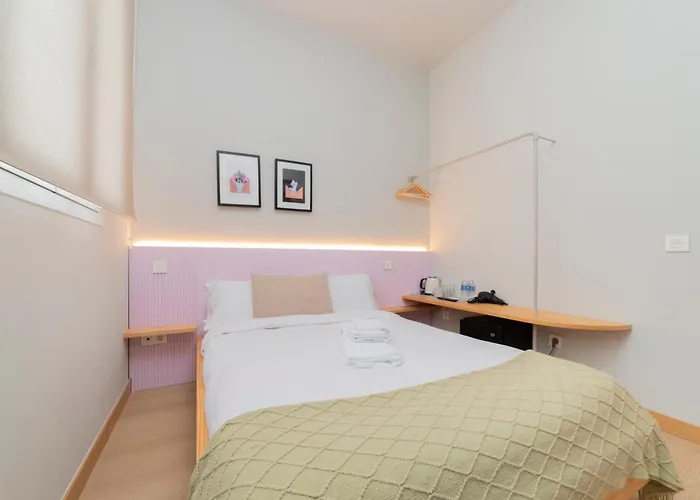 OLBLANC Plaza de España by Batuecas Madrid