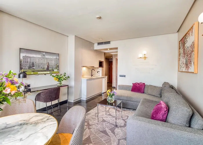 Apartosuites Jardines de Sabatini Madrid